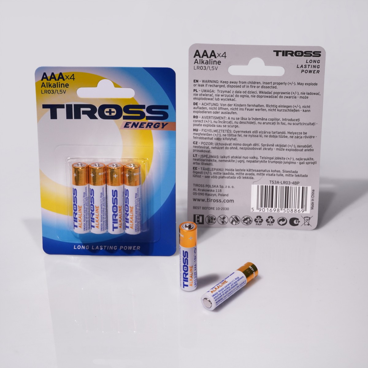 Blister z czterema bateriami alkalicznymi TIROSS LR03 (AAA).